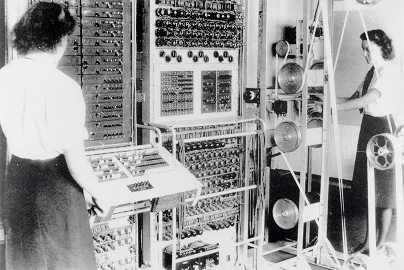 Dorothy Du Boisson and Elsie Booker operating the Colossus computer in 1943.